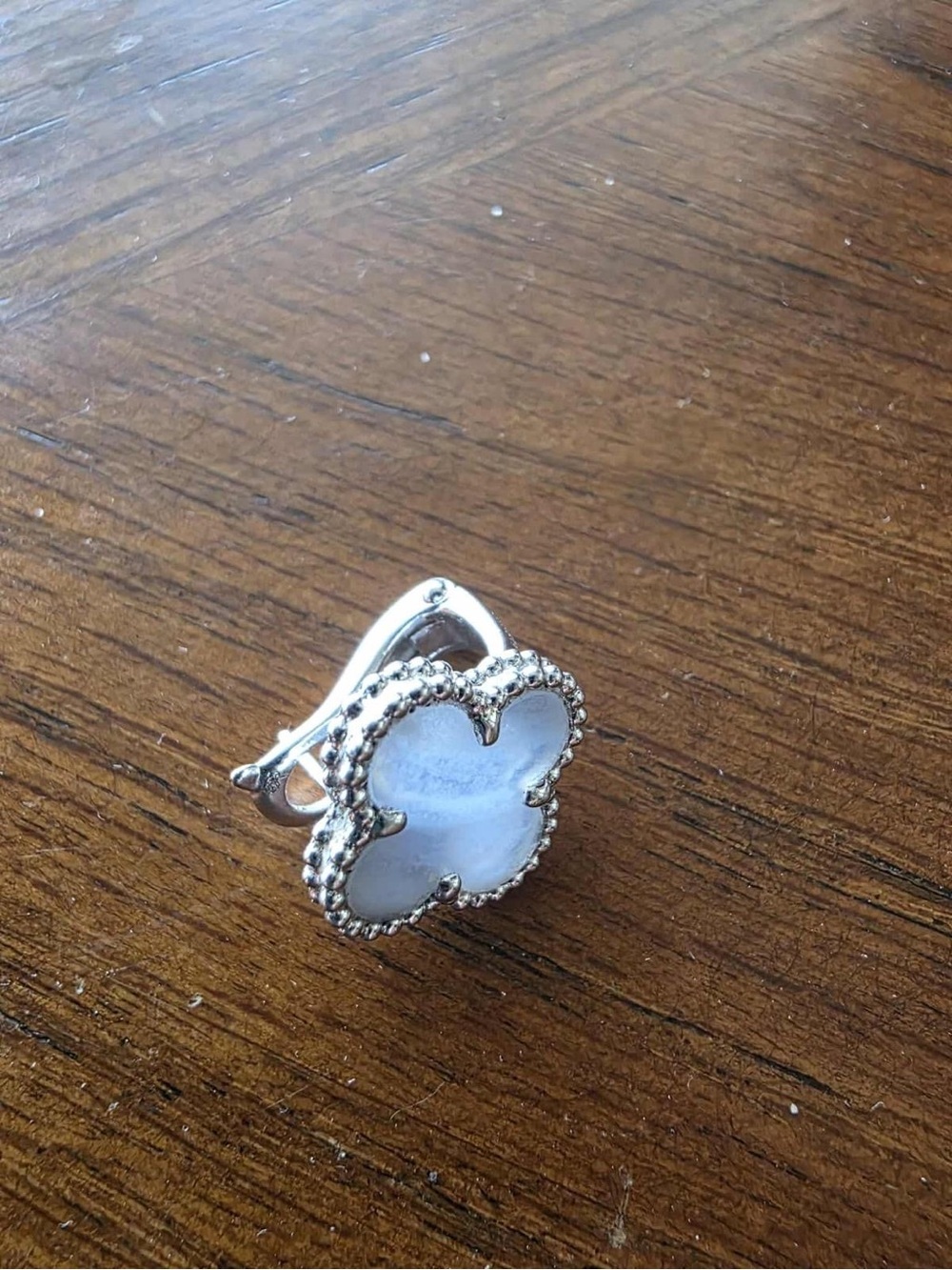 Van Cleef & Arpels chalcedony Clover Stud Earrings - Picture 10 of 15
